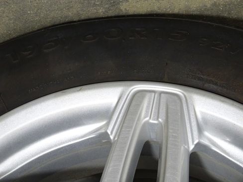 Used 2017 Ford Fiesta SE image 29