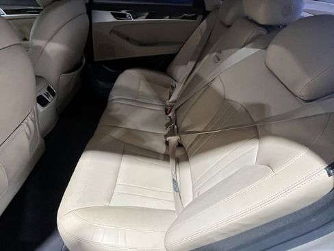 Used 2015 Hyundai Genesis 3.8 image 9