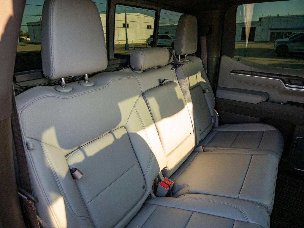 Used 2025 GMC Sierra 1500 SLT w/ SLT Premium Package AWD/4WD image 27