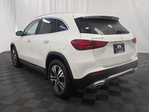 Used 2025 Mercedes-Benz GLA 250 4MATIC image 4