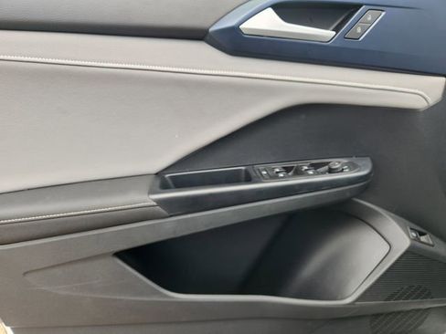 Used 2024 Volkswagen Taos SE image 17