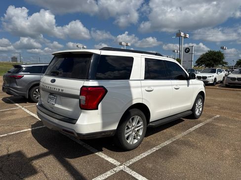 Used 2024 Ford Expedition XLT RWD image 5