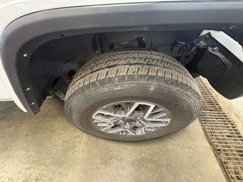 Used 2025 Jeep Wrangler Unlimited Sahara AWD/4WD image 12