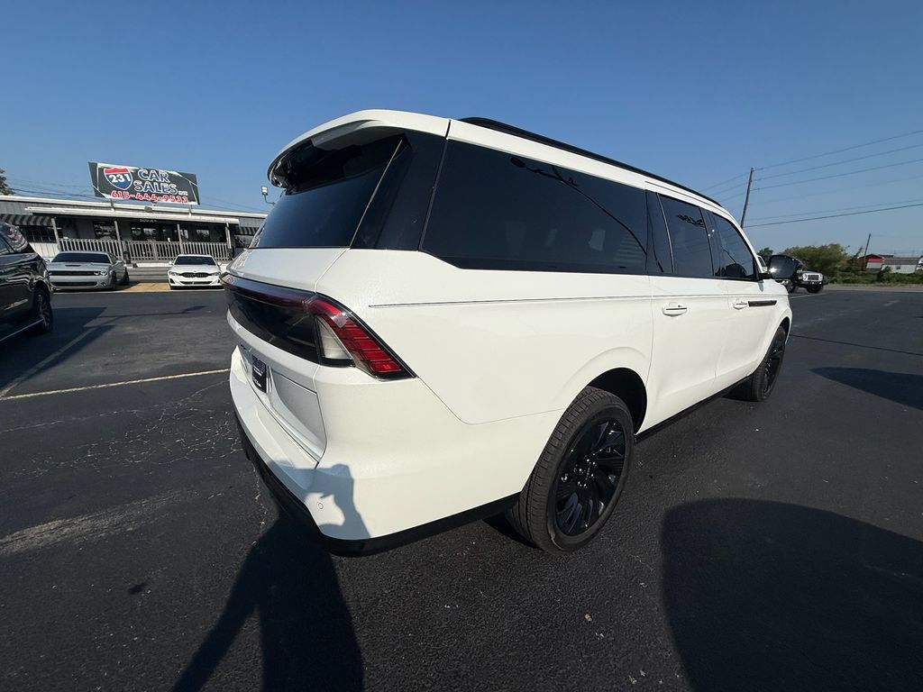 Used 2026 Lincoln Navigator L Reserve w/ Jet Appearance Package AWD/4WD image 3