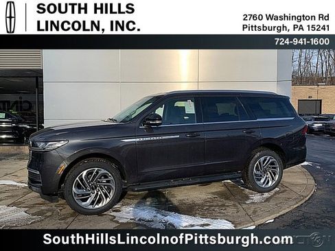 New 2026 Lincoln Navigator Premiere image 8