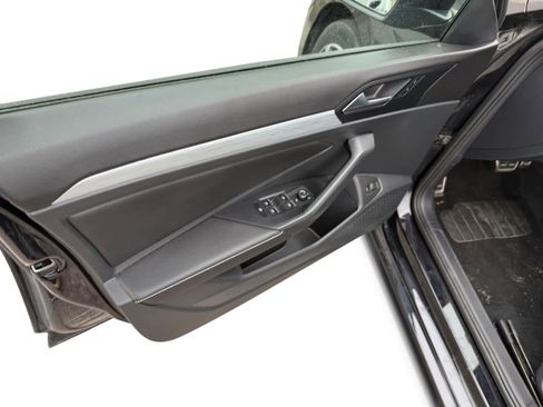 Used 2025 Volkswagen Jetta Sport FWD image 10