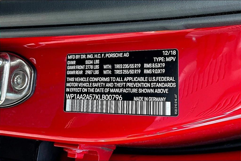 Used 2019 Porsche Macan w/ Premium Package Plus AWD/4WD image 19