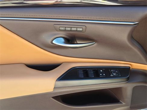 Used 2019 Lexus ES 350 Luxury w/ Premium Package image 24