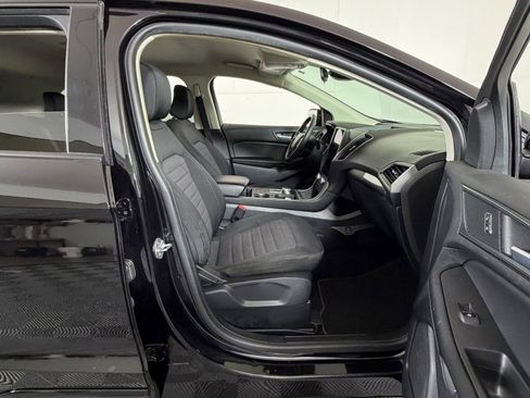 Used 2024 Ford Edge SE w/ Black Appearance Package image 5
