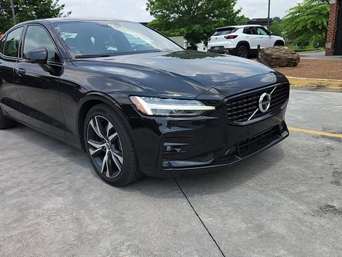 Used 2022 Volvo S60 B5 R-Design w/ Advanced Package image 4