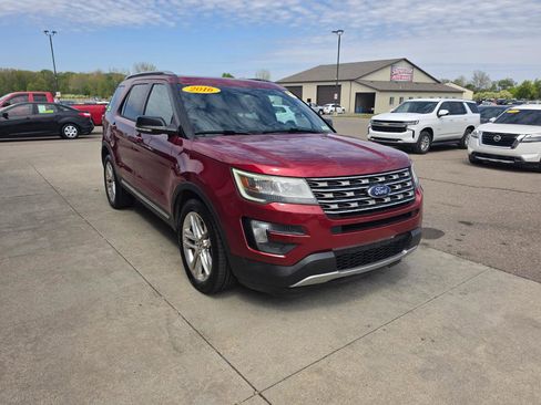 Used 2016 Ford Explorer XLT w/ Equipment Group 202A AWD/4WD image 4