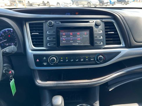 Used 2019 Toyota Highlander LE FWD image 18