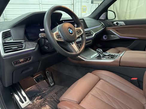 Used 2021 BMW X7 M50i image 13