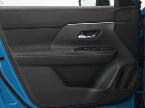 Used 2025 Nissan Kicks SR image 19