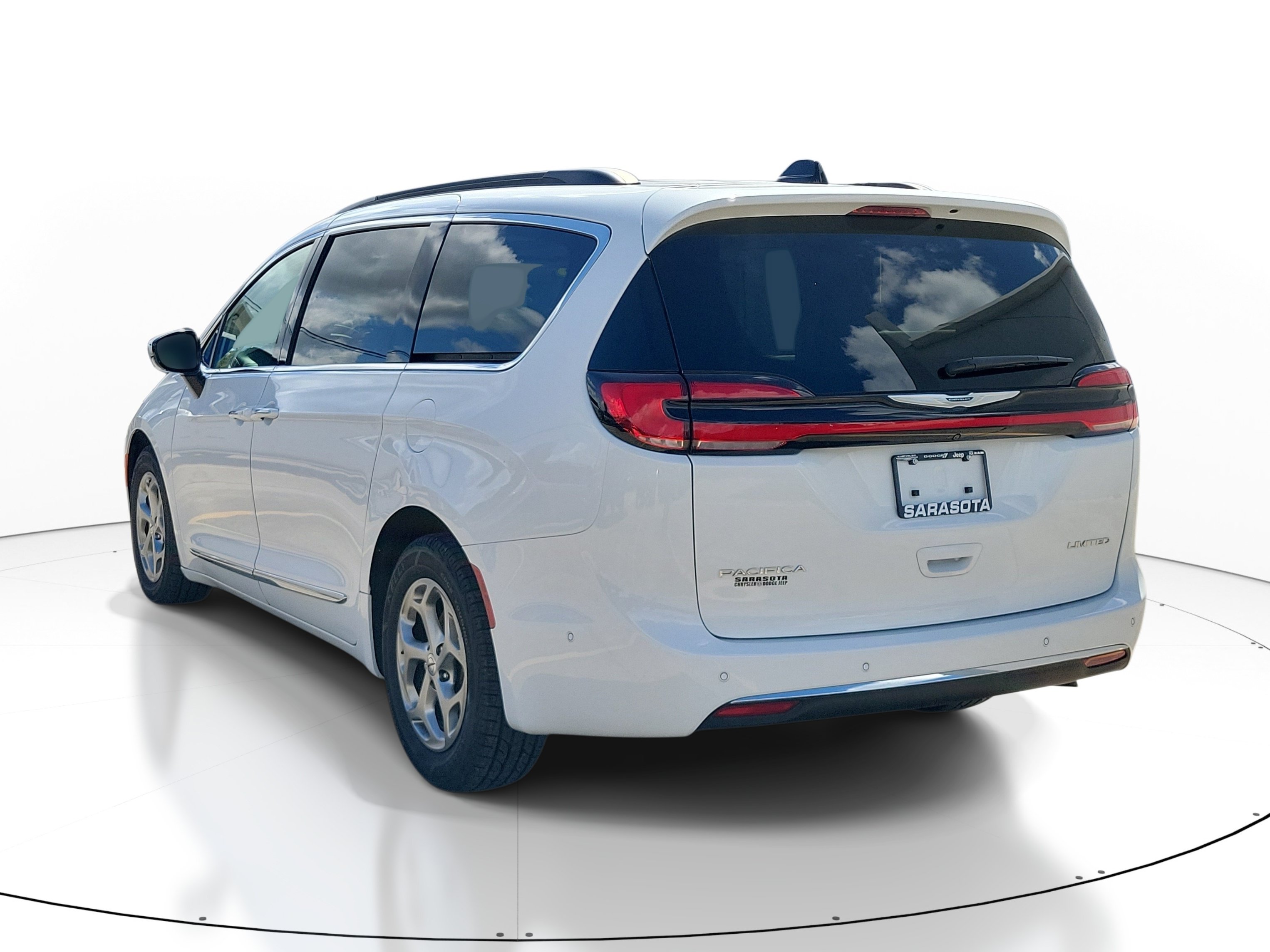 Used 2023 Chrysler Pacifica Limited FWD image 4