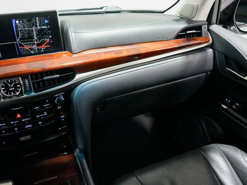 Used 2017 Lexus LX 570 4WD image 19