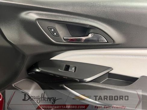 Used 2025 Chevrolet Trax LT FWD image 37