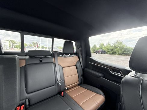 Certified 2025 Chevrolet Silverado 1500 High Country w/ Technology Package AWD/4WD image 12