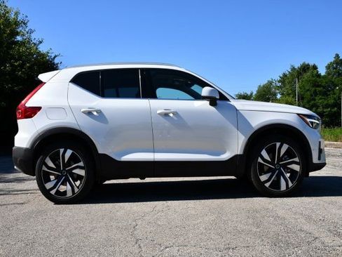 Used 2023 Volvo XC40 B5 Plus w/ Driver Assist Package AWD/4WD image 8