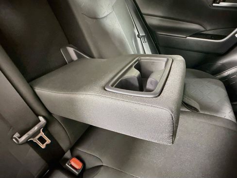 Certified 2025 Toyota RAV4 XLE FWD image 39