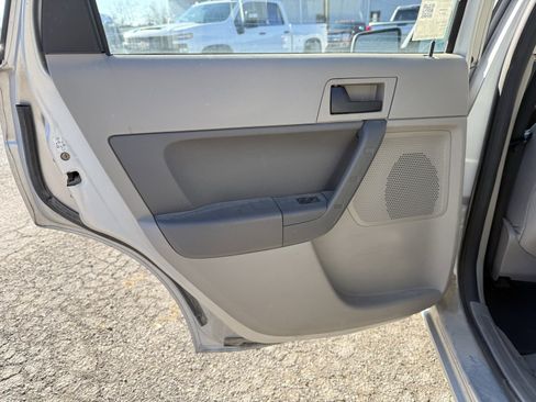 Used 2009 Ford Focus SE image 22