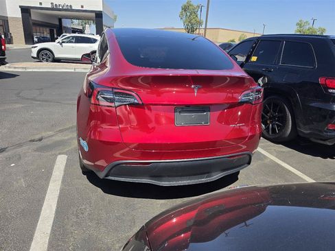 Used 2024 Tesla Model Y Long Range AWD/4WD image 9