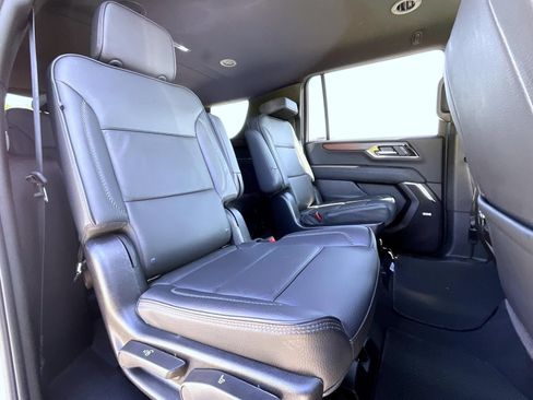 Used 2025 GMC Yukon XL Denali AWD/4WD image 18