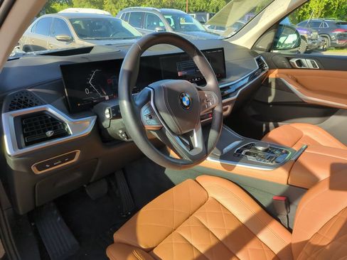 Used 2024 BMW X7 xDrive40i w/ Premium Package AWD/4WD image 7