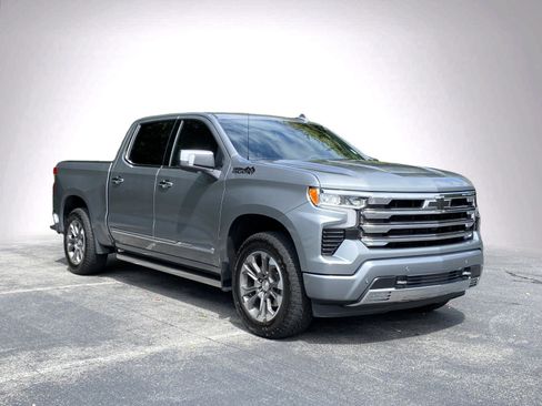Used 2025 Chevrolet Silverado 1500 High Country w/ Technology Package AWD/4WD image 2