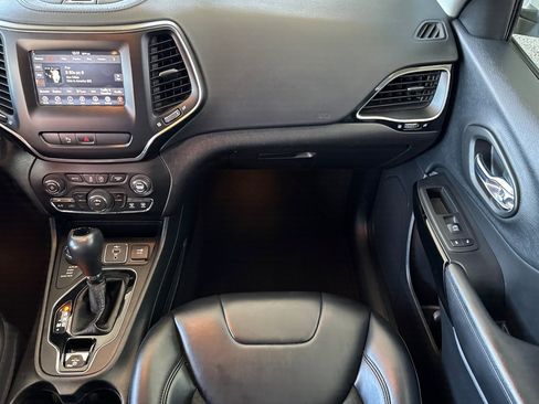 Used 2020 Jeep Cherokee Latitude Plus AWD/4WD image 29