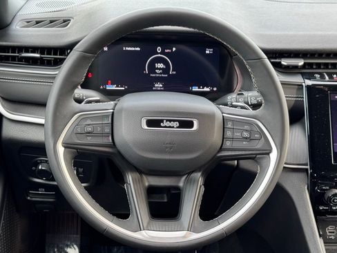 Used 2024 Jeep Grand Cherokee L Laredo image 8