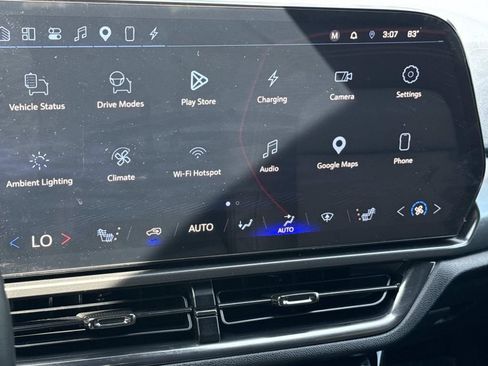 Used 2025 Chevrolet Equinox EV RS w/ LPO, All-Weather Mat Package FWD image 4