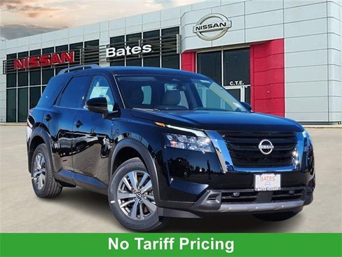 Used 2025 Nissan Pathfinder SL image 1