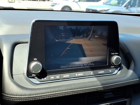 Used 2024 Nissan Rogue S FWD image 19