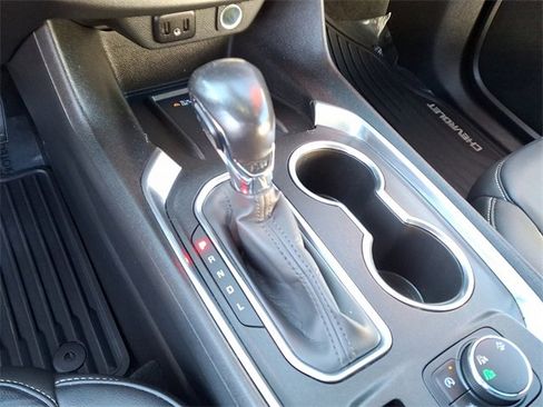 Used 2022 Chevrolet Traverse LT image 11