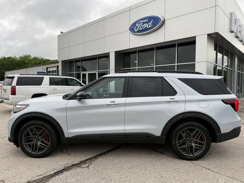 New 2026 Ford Explorer ST w/ Sun And Sound Package AWD/4WD image 4