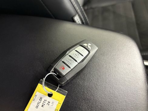 Used 2024 Mitsubishi Outlander SE image 46