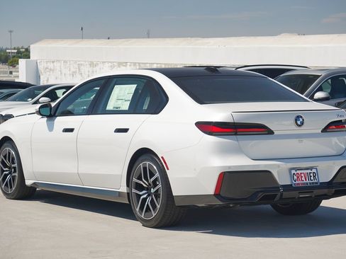 Used 2026 BMW 740i w/ Premium Package RWD image 7