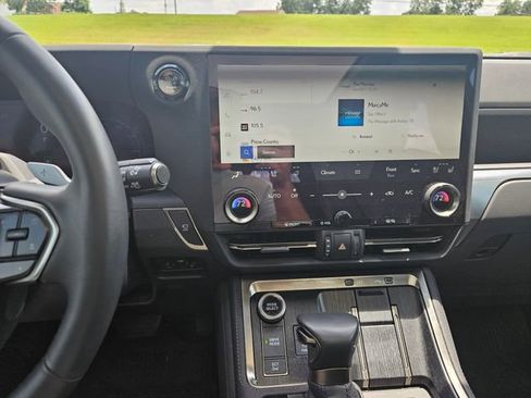 Used 2025 Lexus GX 550 AWD/4WD image 17