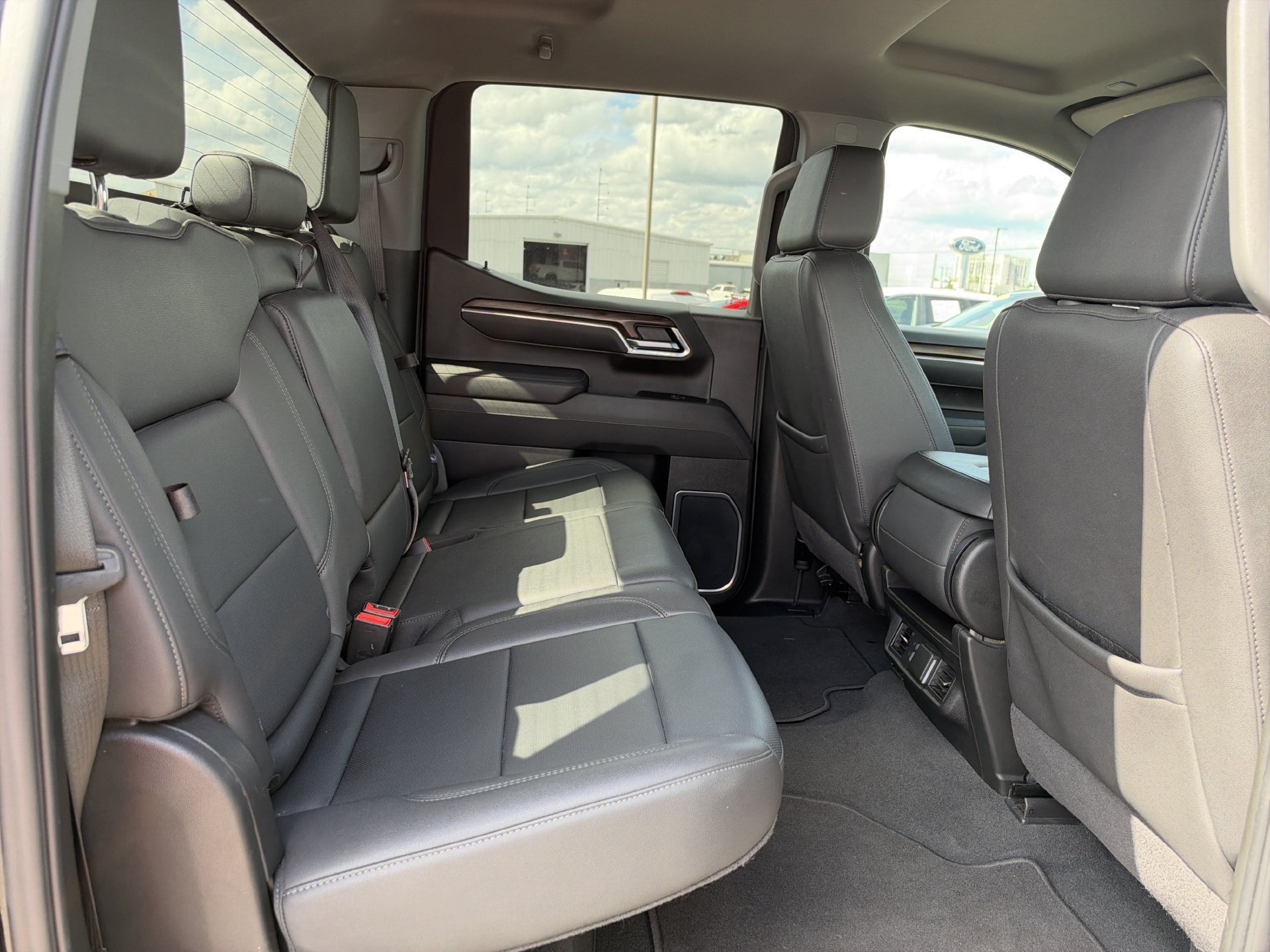 Used 2025 GMC Sierra 1500 SLT RWD image 14