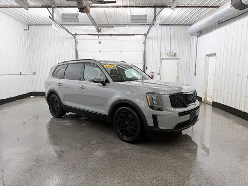 Used 2022 Kia Telluride EX w/ EX Premium Package image 3