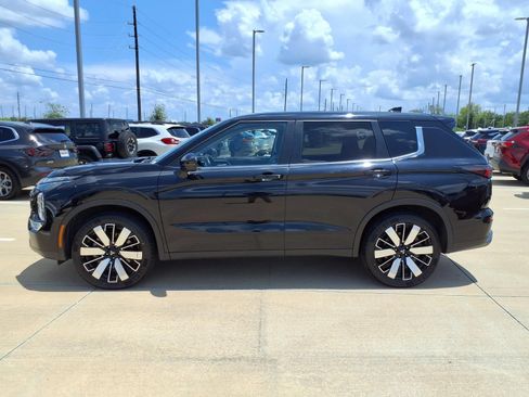 Used 2025 Mitsubishi Outlander SE AWD/4WD image 3