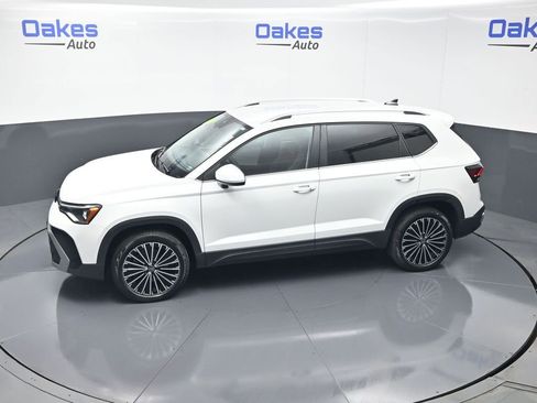 Used 2025 Volkswagen Taos SE FWD image 47