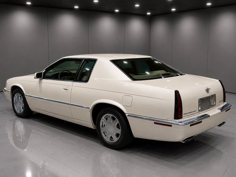 Used 2002 Cadillac Eldorado ESC w/ Preffered Equipment Group FWD image 2