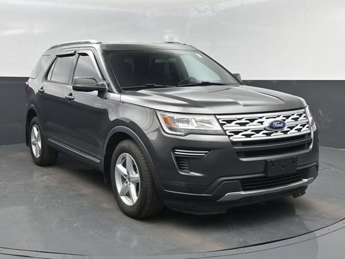 Used 2019 Ford Explorer XLT image 8