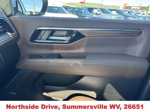 Used 2025 Chevrolet Tahoe High Country image 28