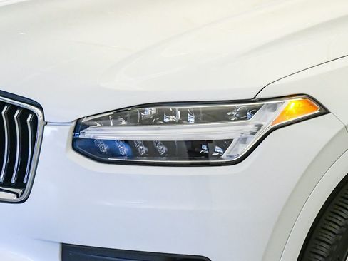 Certified 2022 Volvo XC90 T5 Momentum AWD/4WD image 9