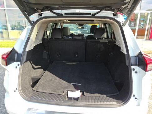 Used 2025 Nissan Rogue SV w/ SV Premium Package AWD/4WD image 9