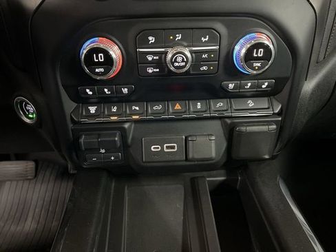 Used 2021 GMC Sierra 2500 AT4 w/ AT4 Premium Plus Package AWD/4WD image 18