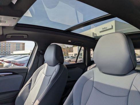 New 2026 Volkswagen Tiguan SE R-Line AWD/4WD image 16